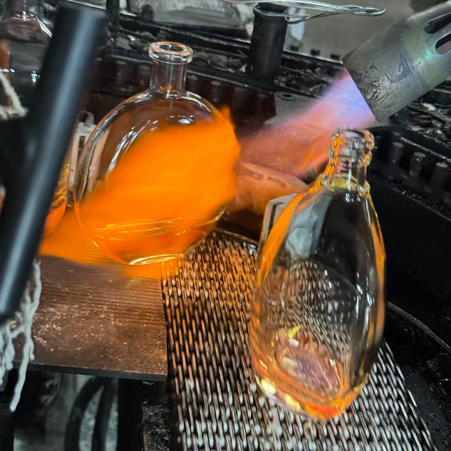 Flame_polishing_of_glass_bottle_production_process