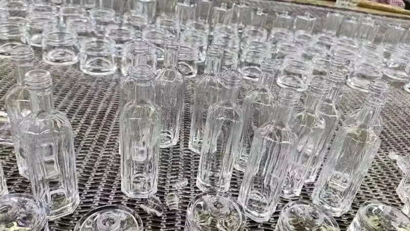 mini_glass_bottle_50ml_wholesale