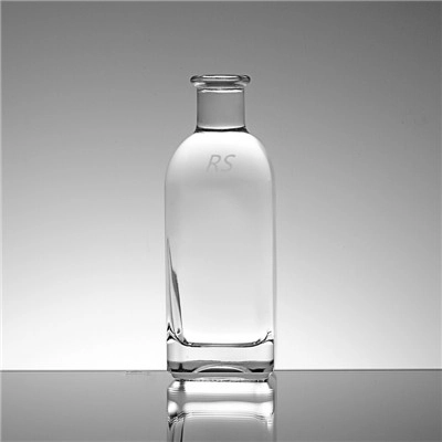 RS121: 16 OZ Round Liquor Bottles With Screw Cap